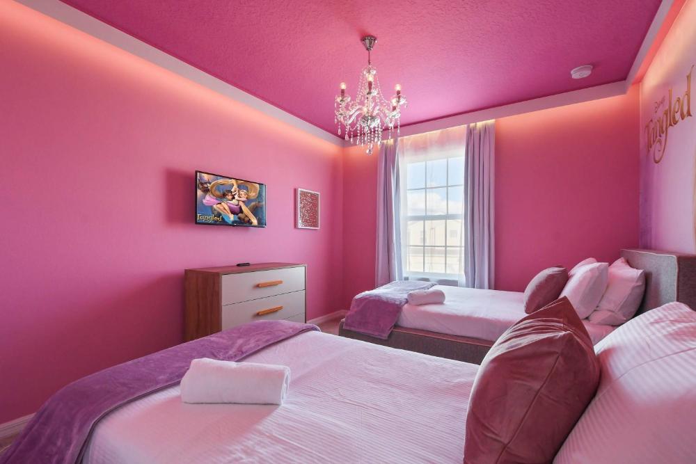 Lux Family Home in Exclusive Windsor Island Resort